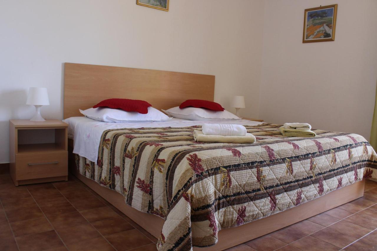 Seaside Secluded Apartments Zavala, Hvar - 15357 젤사 외부 사진